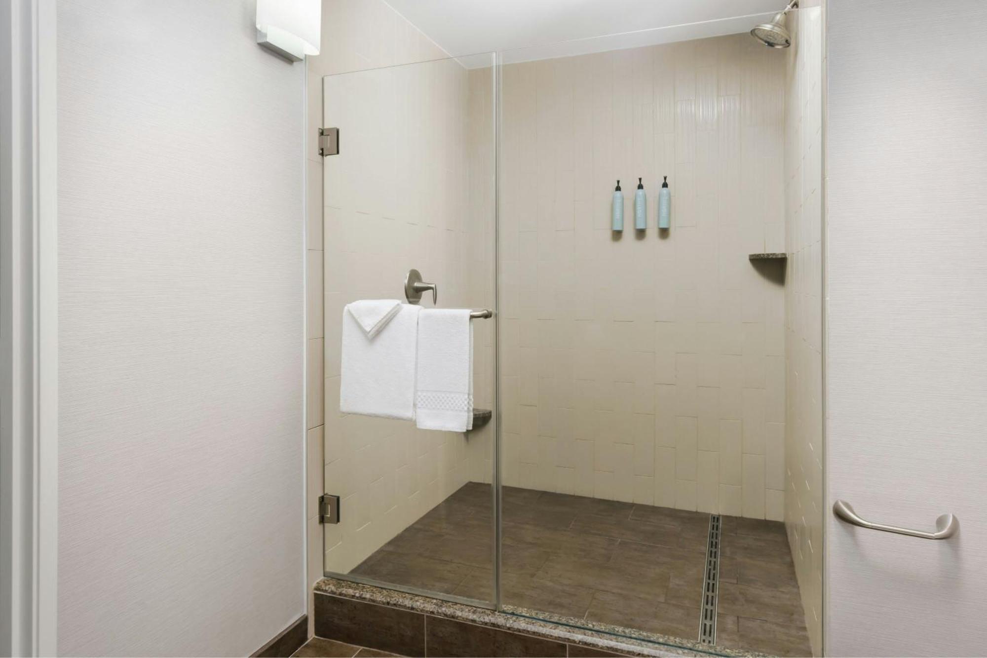 Courtyard By Marriott Los Angeles Woodland Hills Extérieur photo