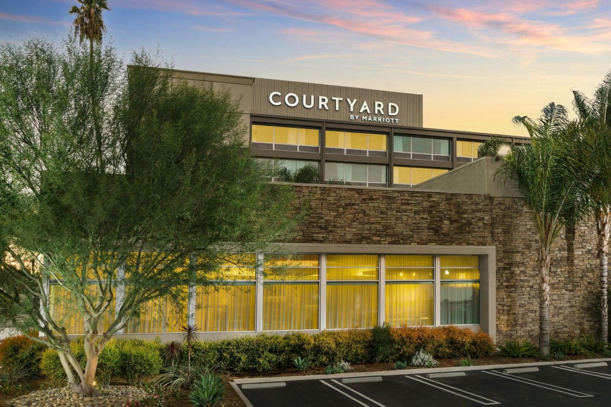 Courtyard By Marriott Los Angeles Woodland Hills Extérieur photo